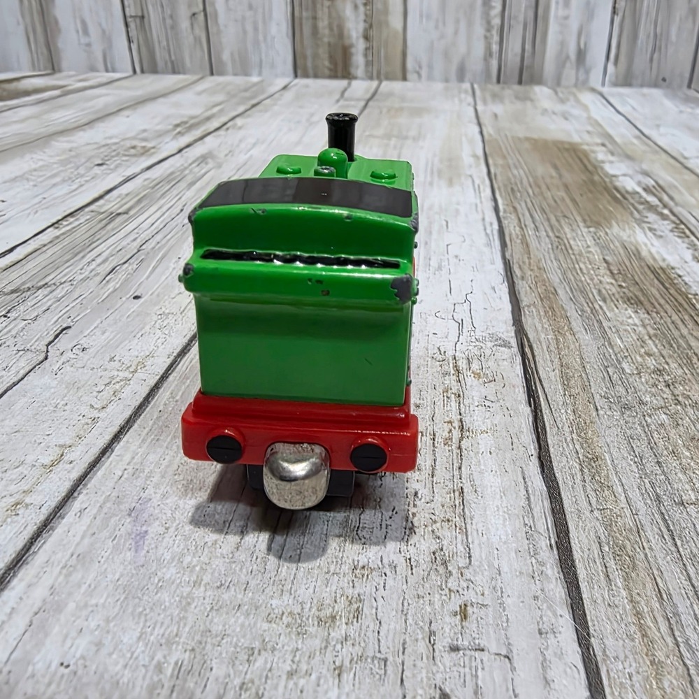 Thomas & Friends Take Along Duck GWR Green Diecast Train Engine Number 8 2004 - Picture 7 of 9